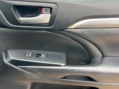 Certified 2017 Toyota Highlander SE image 23