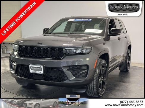 Used 2023 Jeep Grand Cherokee Altitude AWD/4WD image 4