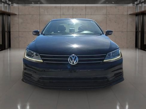Used 2017 Volkswagen Jetta SE image 4