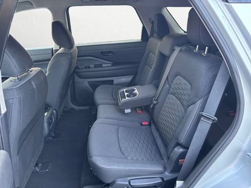 Used 2025 Nissan Pathfinder SV AWD/4WD image 23