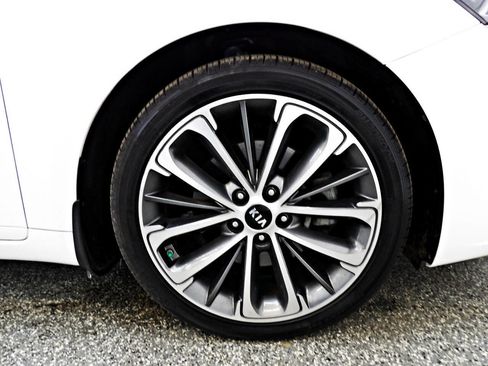 Used 2017 Kia Cadenza Technology image 21