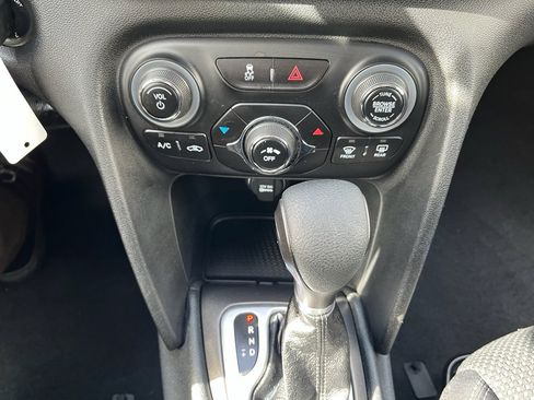 Used 2015 Dodge Dart SXT image 24