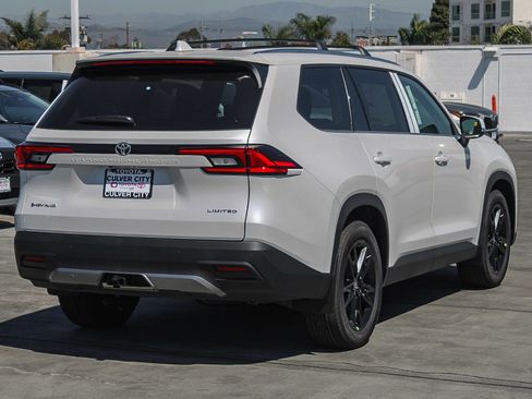 New 2026 Toyota Grand Highlander Limited image 9