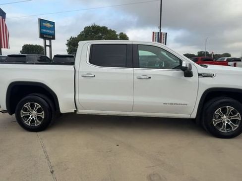 Certified 2025 GMC Sierra 1500 SLT RWD image 9