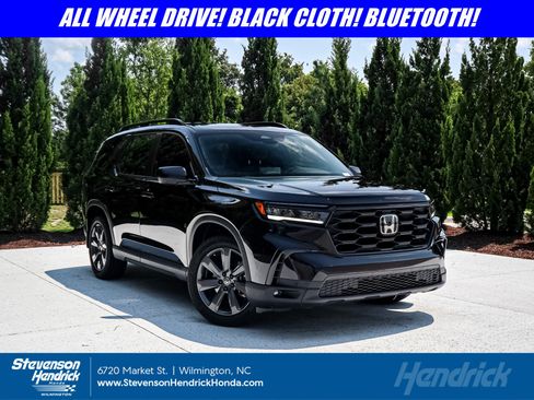 Used 2025 Honda Pilot Sport image 1