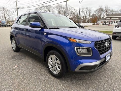 Used 2025 Hyundai Venue SE image 4