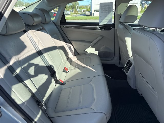 Used 2017 Volkswagen Passat 1.8T SE FWD image 14