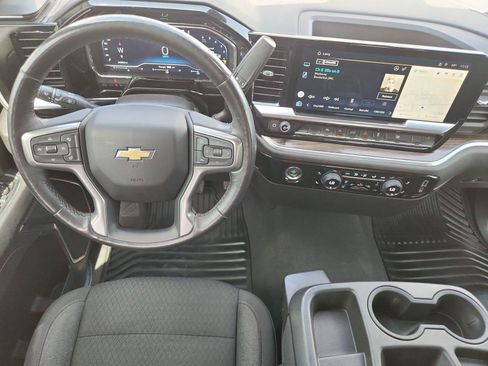 Used 2022 Chevrolet Silverado 1500 LT AWD/4WD image 11