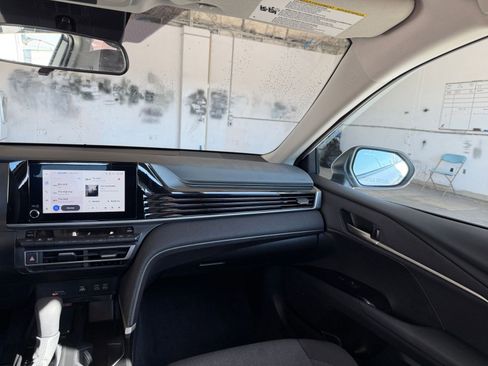 Used 2025 Toyota Camry LE image 34