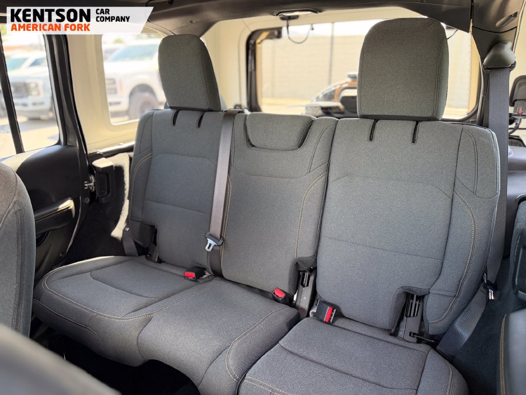 Used 2026 Jeep Wrangler Unlimited Sahara AWD/4WD image 29