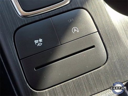 Used 2020 Ford Escape SE image 25