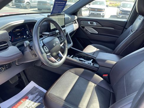 Certified 2025 Ford Explorer Platinum AWD/4WD image 7