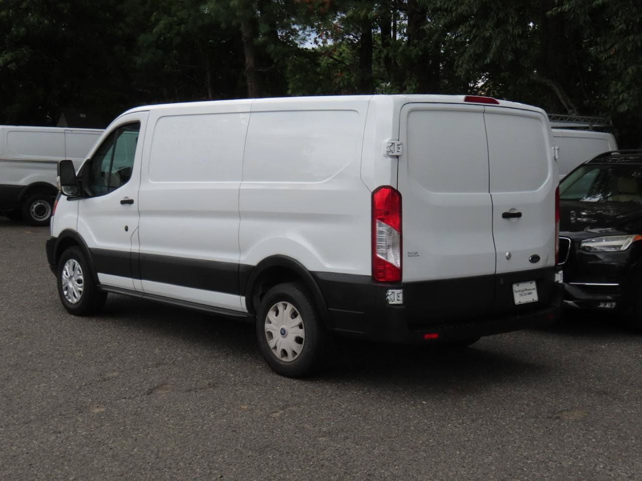 Used 2017 Ford Transit 150 130 Low Roof RWD image 4