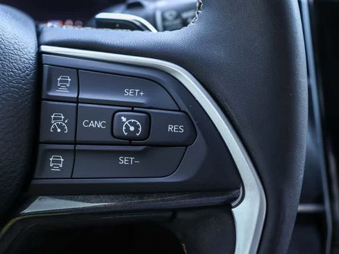 Used 2023 Jeep Grand Cherokee Altitude RWD image 24