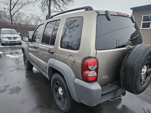 Used 2005 Jeep Liberty Sport image 7