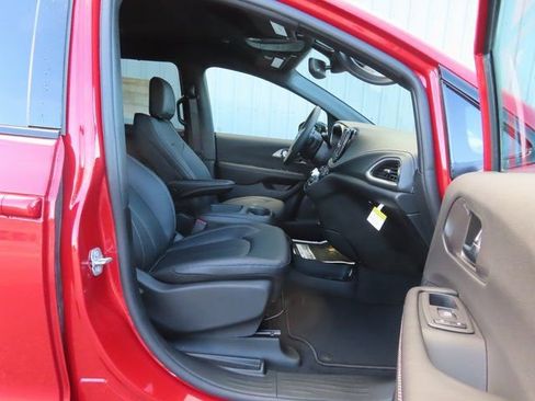 New 2026 Chrysler Pacifica Select image 22