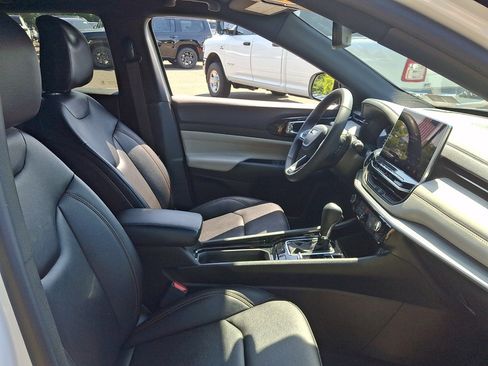 Used 2024 Jeep Compass Limited AWD/4WD image 12