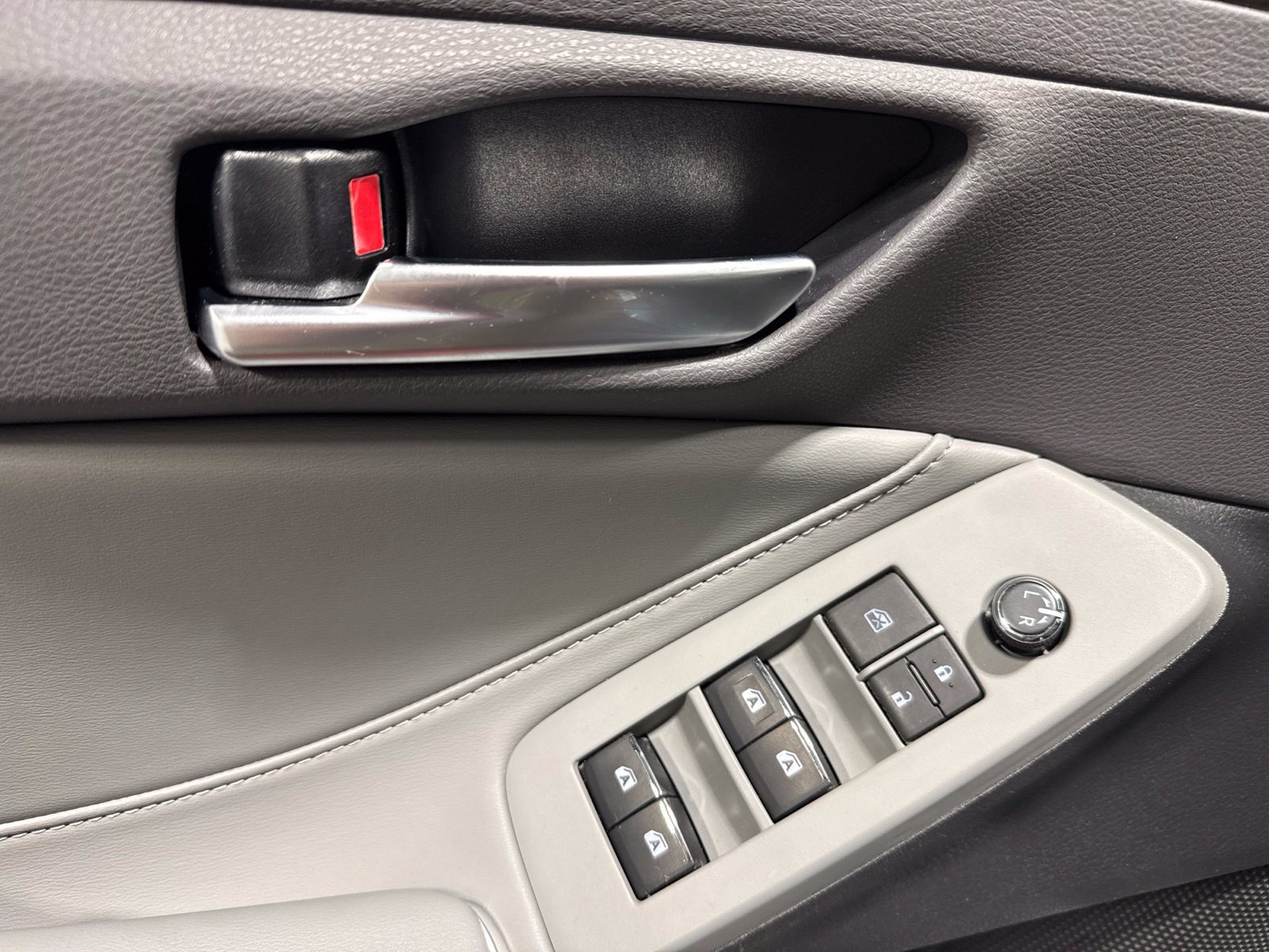 Used 2019 Toyota Avalon XLE w/ Moonroof Package FWD image 26