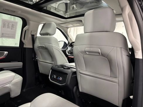Used 2025 Ford Expedition Platinum AWD/4WD image 56
