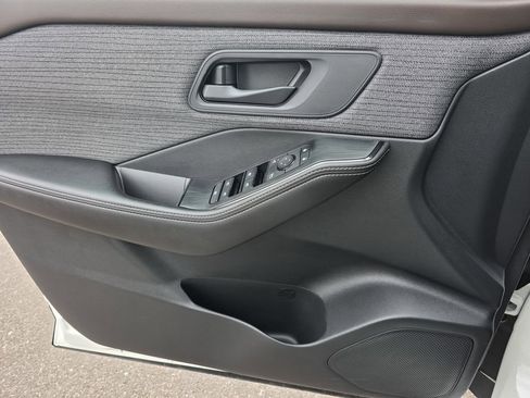 Used 2021 Nissan Rogue S image 20