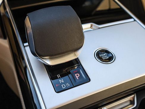 New 2026 Land Rover Range Rover Long Wheelbase SE image 39