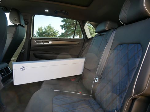 New 2026 Volkswagen Atlas Cross Sport SEL Premium R-Line AWD/4WD image 5
