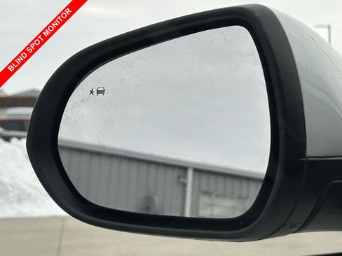 Used 2022 Buick Encore GX Essence w/ Experience Buick Package image 9