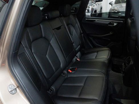 Used 2017 Porsche Macan AWD/4WD image 31