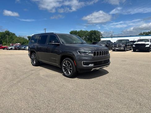Used 2024 Jeep Wagoneer Series III w/ Premium Group I AWD/4WD image 7