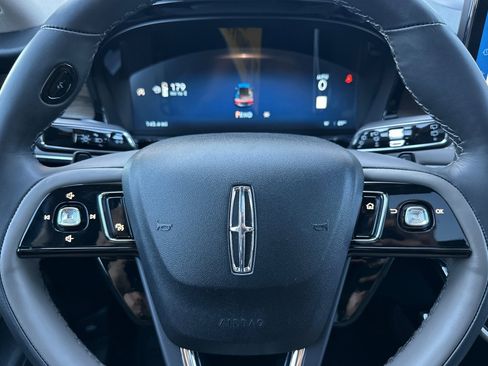 New 2025 Lincoln Corsair Reserve image 23