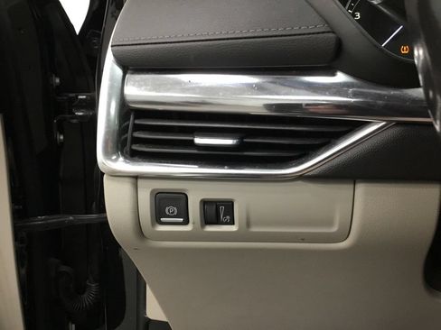 Used 2019 Cadillac XT4 Luxury w/ Cold Weather Package AWD/4WD image 14