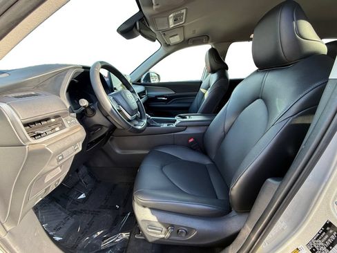 Used 2025 Toyota Grand Highlander AWD image 9