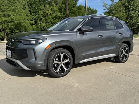 Certified 2026 Volkswagen Tiguan SE FWD image 32