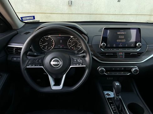 Used 2025 Nissan Altima 2.5 SV image 14