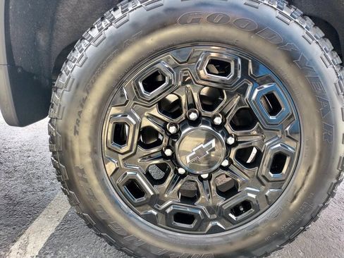 Used 2023 Chevrolet Silverado 2500 LTZ w/ LTZ Plus Package image 14