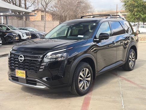 New 2026 Nissan Pathfinder SL image 7