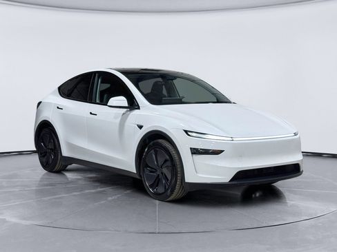 Used 2026 Tesla Model Y Long Range image 4