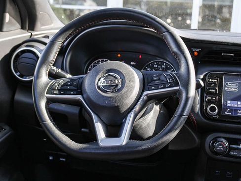Used 2021 Nissan Kicks SR image 10