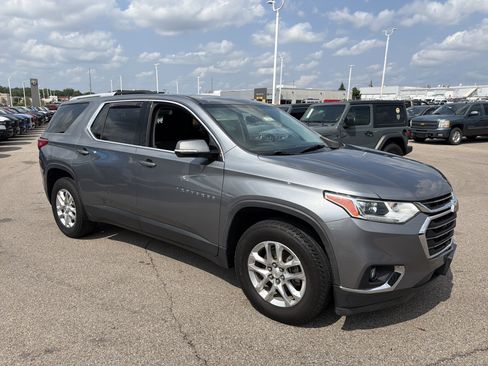 Used 2018 Chevrolet Traverse LT FWD image 12