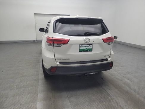 Used 2018 Toyota Highlander Plus AWD/4WD image 6
