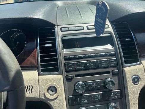 Used 2010 Ford Taurus SEL image 17