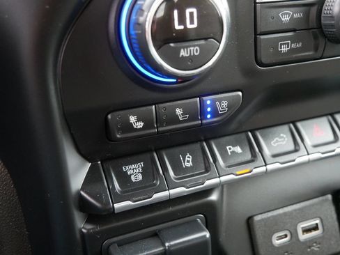 Used 2020 Chevrolet Silverado 3500 LTZ w/ Technology Package AWD/4WD image 32