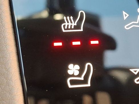 Used 2025 Porsche Macan image 28