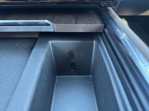 New 2026 GMC Acadia Denali Ultimate w/ LPO, Floor Liner Package AWD/4WD image 39