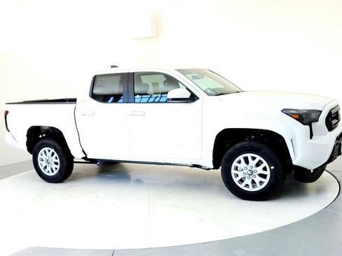 New 2025 Toyota Tacoma SR5 image 7