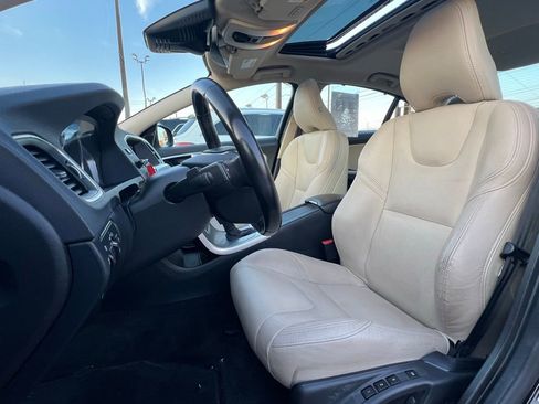 Used 2018 Volvo S60 T5 Inscription Platinum w/ Climate Package image 16