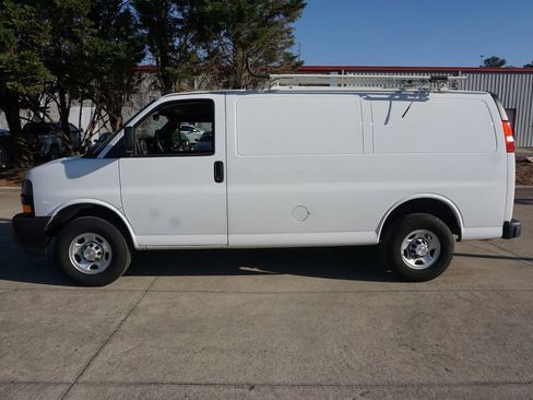 Used 2022 Chevrolet Express 2500 w/ Driver Convenience Package image 14