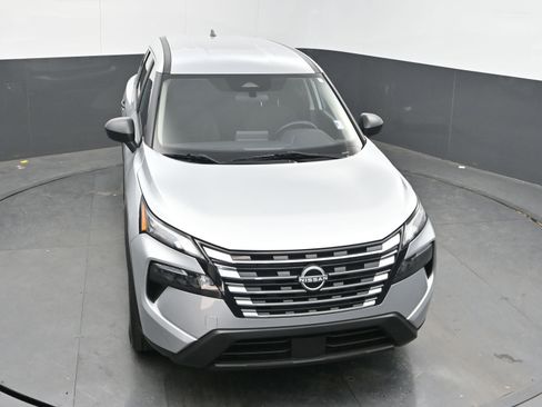 Used 2024 Nissan Rogue S image 33