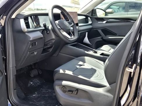 New 2026 Volkswagen Tiguan SE FWD image 14