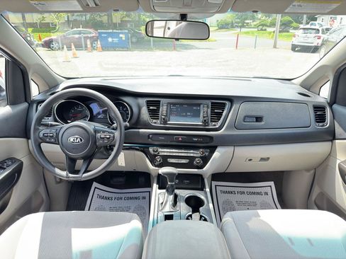 Used 2019 Kia Sedona L FWD image 28